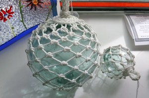 Workshop participants will learn a number of knot-tying techniques, including encasing a glass fishing float. SOUTH BEACH ARTS ASSOCIATION