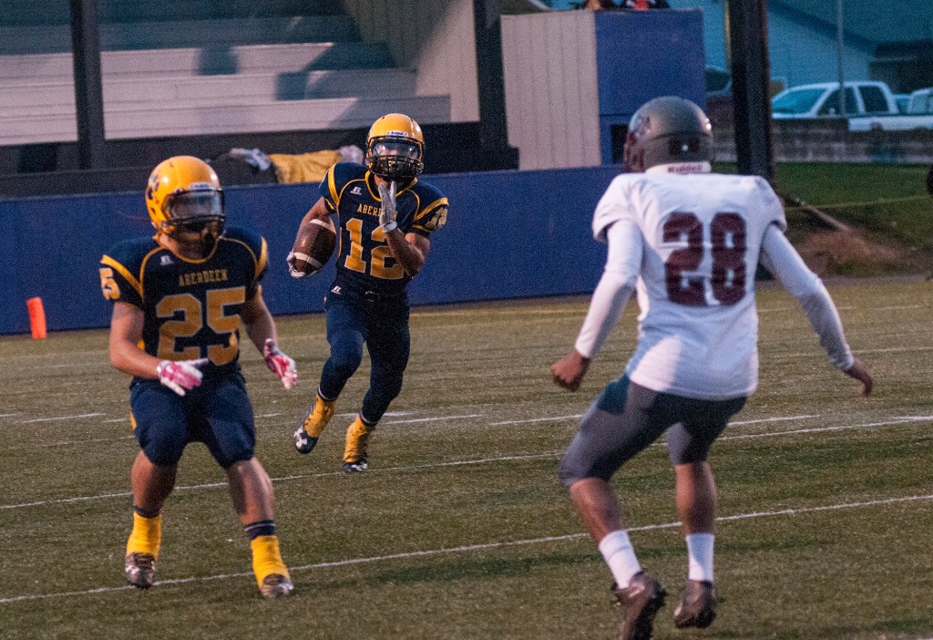 Chehalis dominates line of scrimmage to roll Aberdeen, 49-12