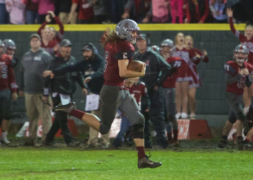 Twin Harbors Football Preview: Postseason berths, league titles on the line this weekend