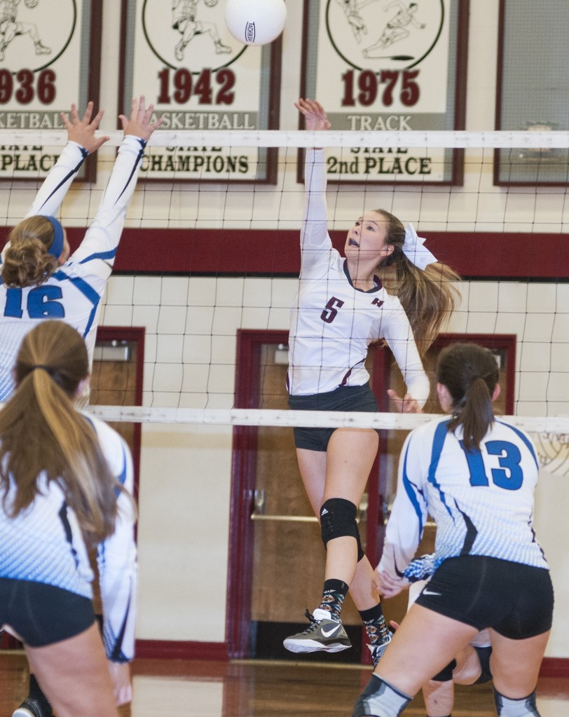 Elma outlasts Hoquiam in volleyball