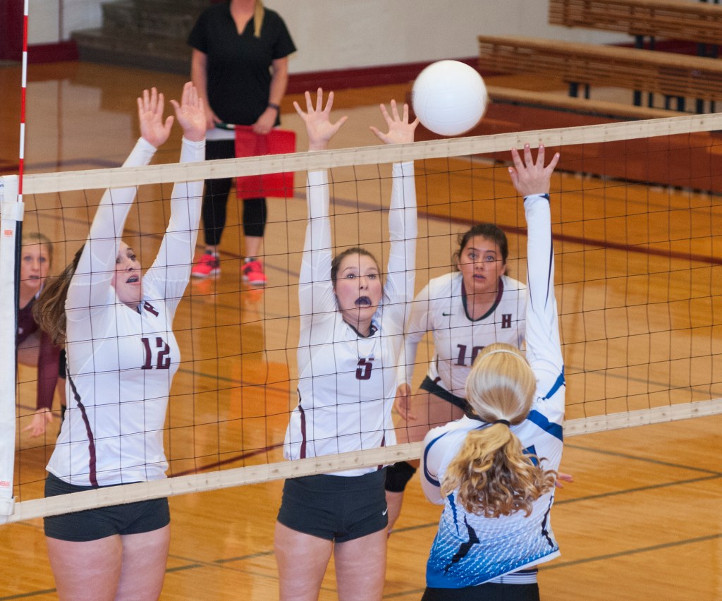 Elma outlasts Hoquiam in volleyball