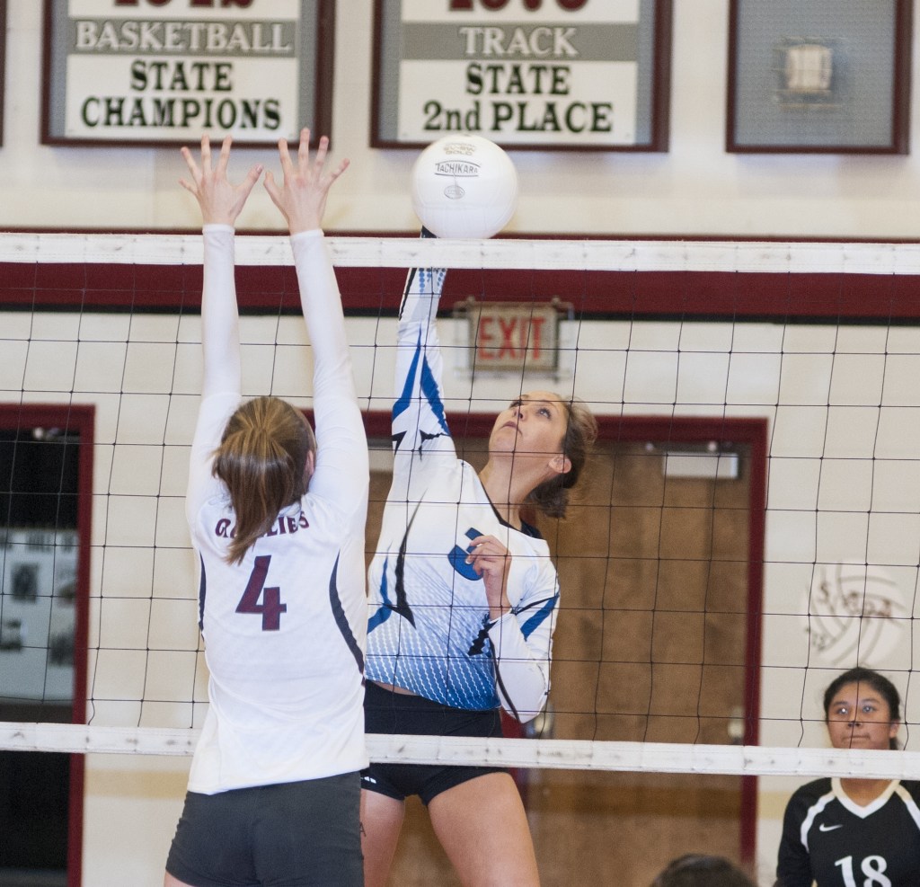 Elma outlasts Hoquiam in volleyball