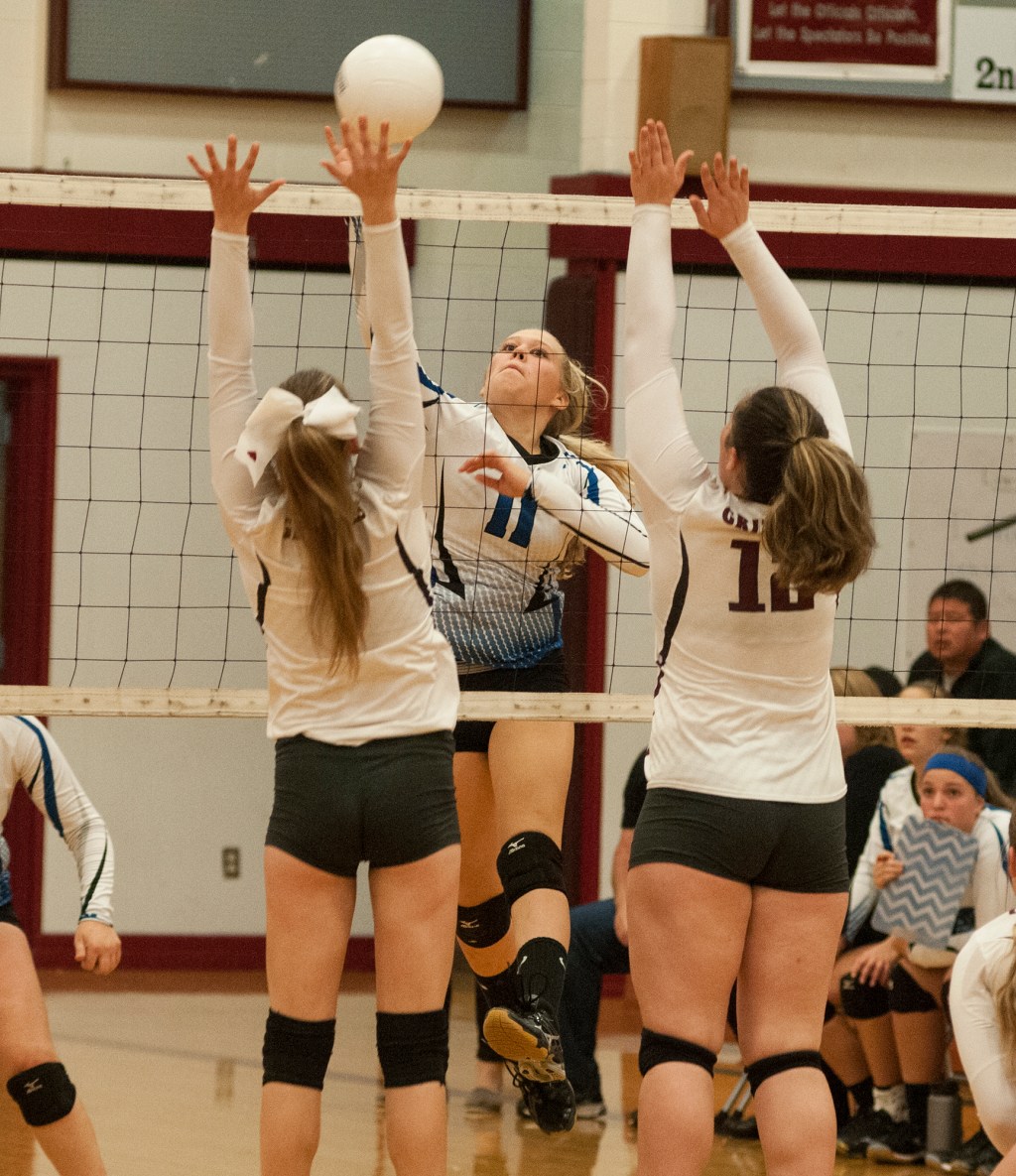 Elma outlasts Hoquiam in volleyball