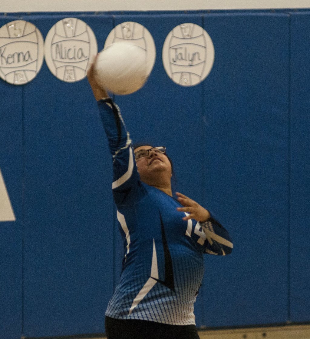 Hoquiam rallies to knock off Elma in five-set thriller