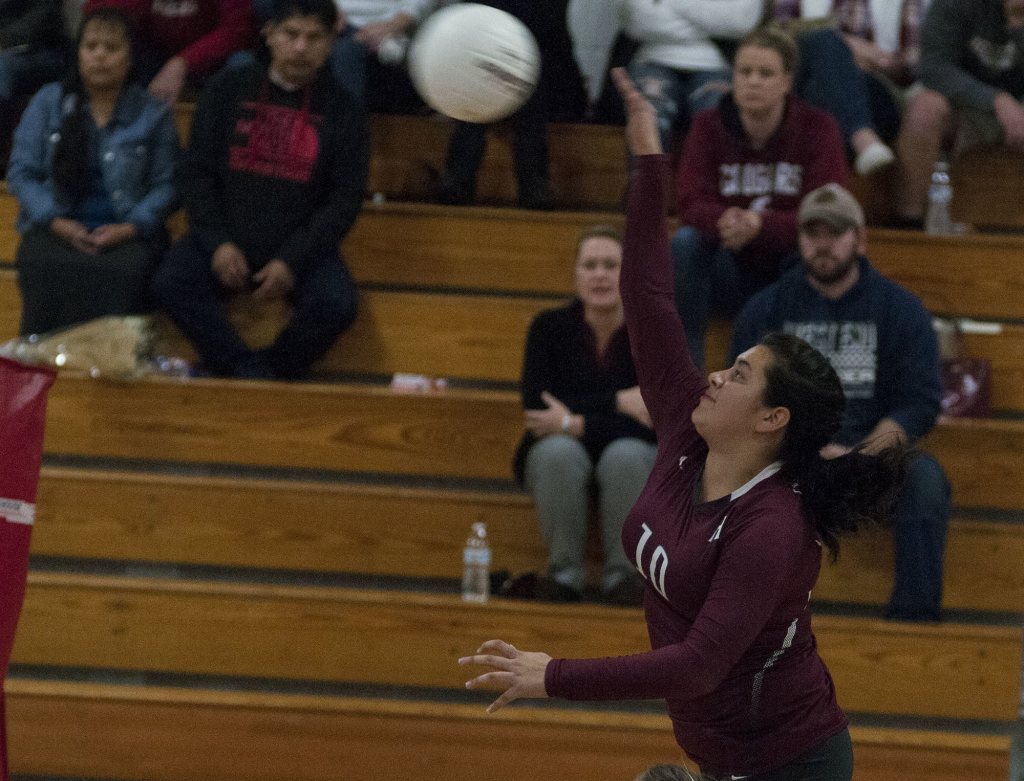 Hoquiam rallies to knock off Elma in five-set thriller