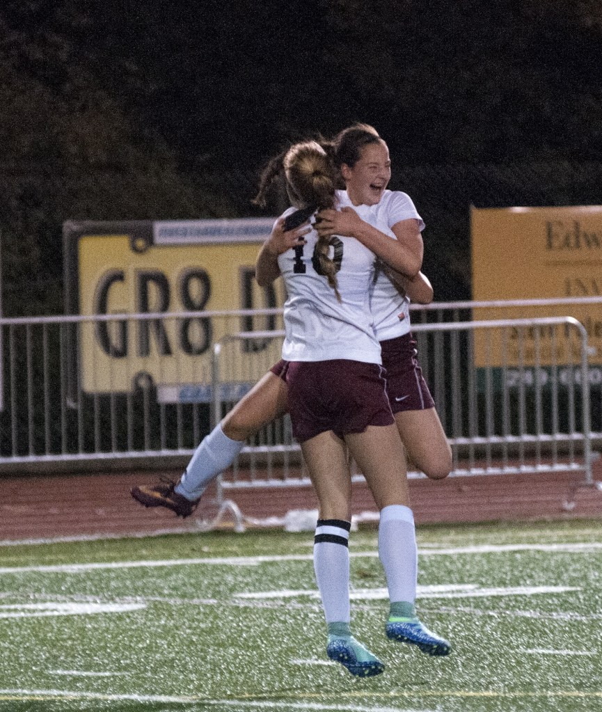 Montesano patiently blows out Hoquiam, 5-1
