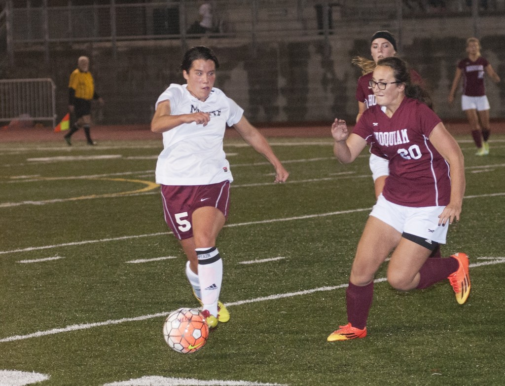 Montesano patiently blows out Hoquiam, 5-1