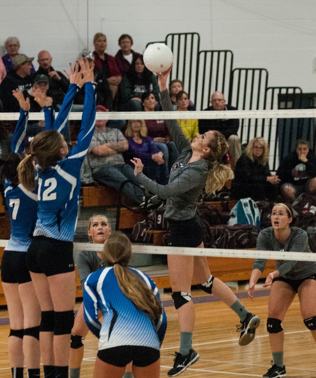 Montesano finds its groove to sweep rival Elma