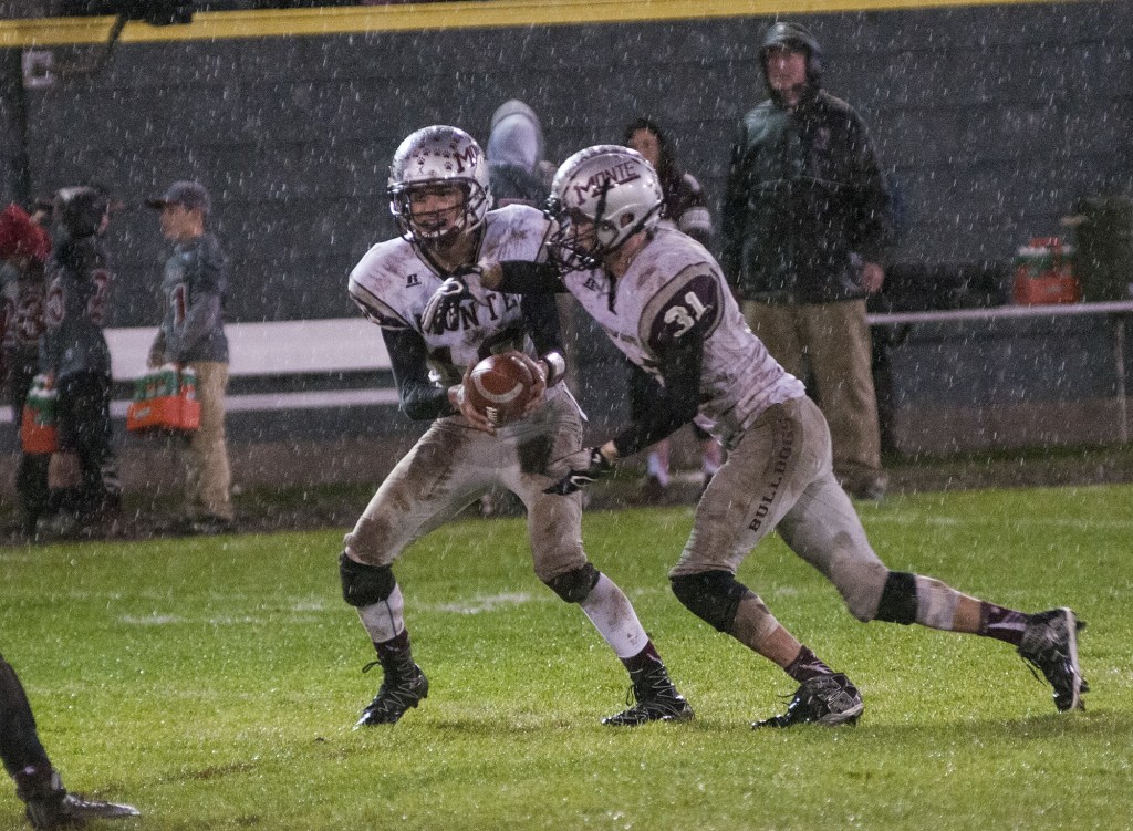 Last-minute touchdown pushes Montesano past Hoquiam, 20-14
