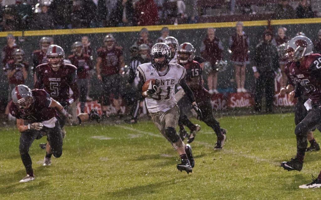 Last-minute touchdown pushes Montesano past Hoquiam, 20-14