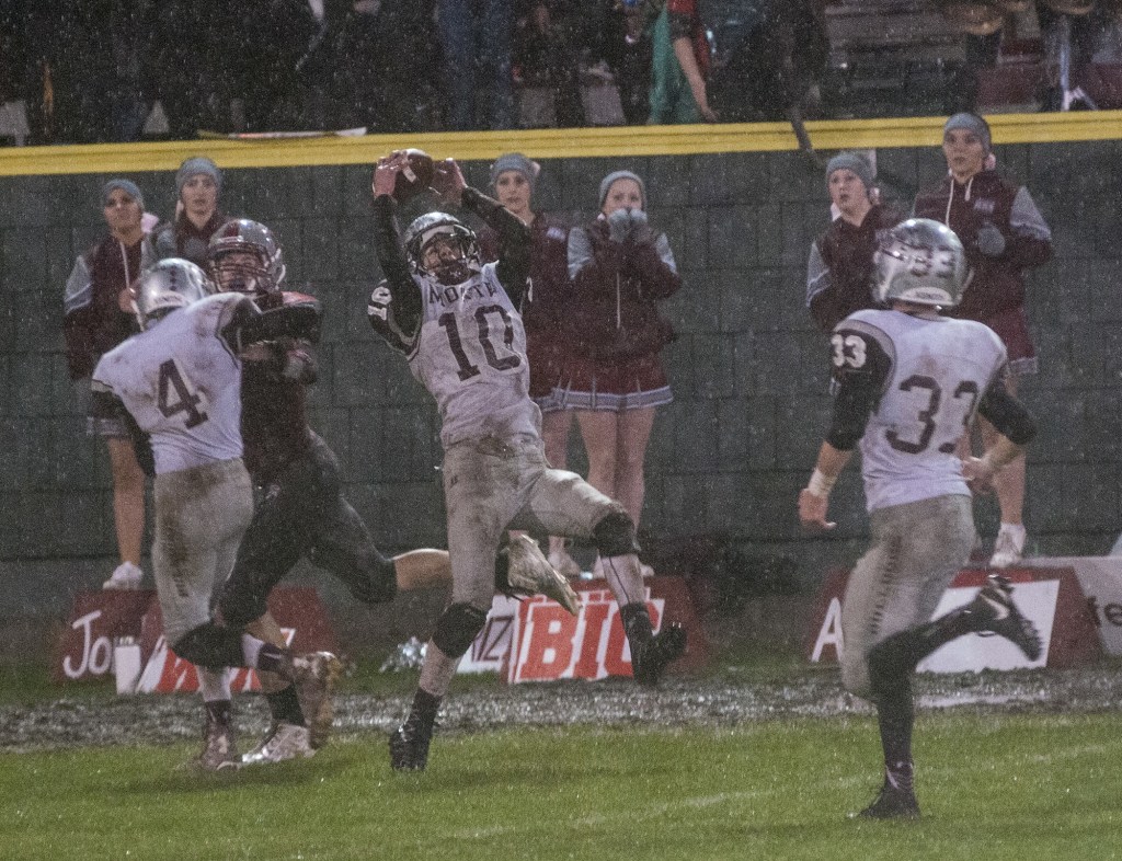 Last-minute touchdown pushes Montesano past Hoquiam, 20-14
