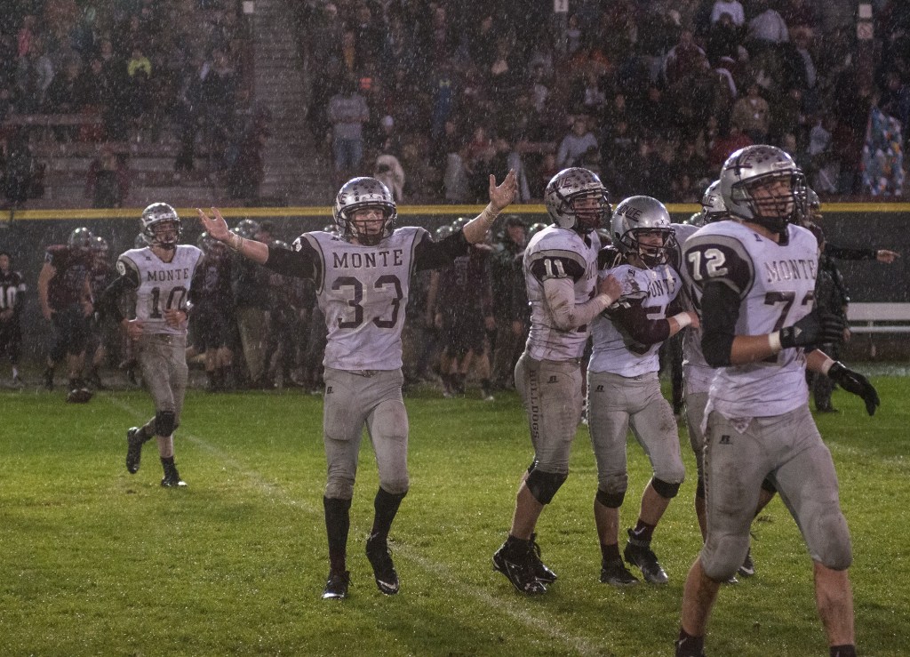 Last-minute touchdown pushes Montesano past Hoquiam, 20-14