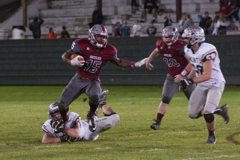 Last-minute touchdown pushes Montesano past Hoquiam, 20-14
