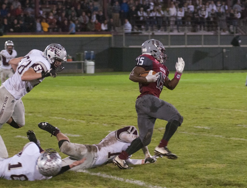 Last-minute touchdown pushes Montesano past Hoquiam, 20-14