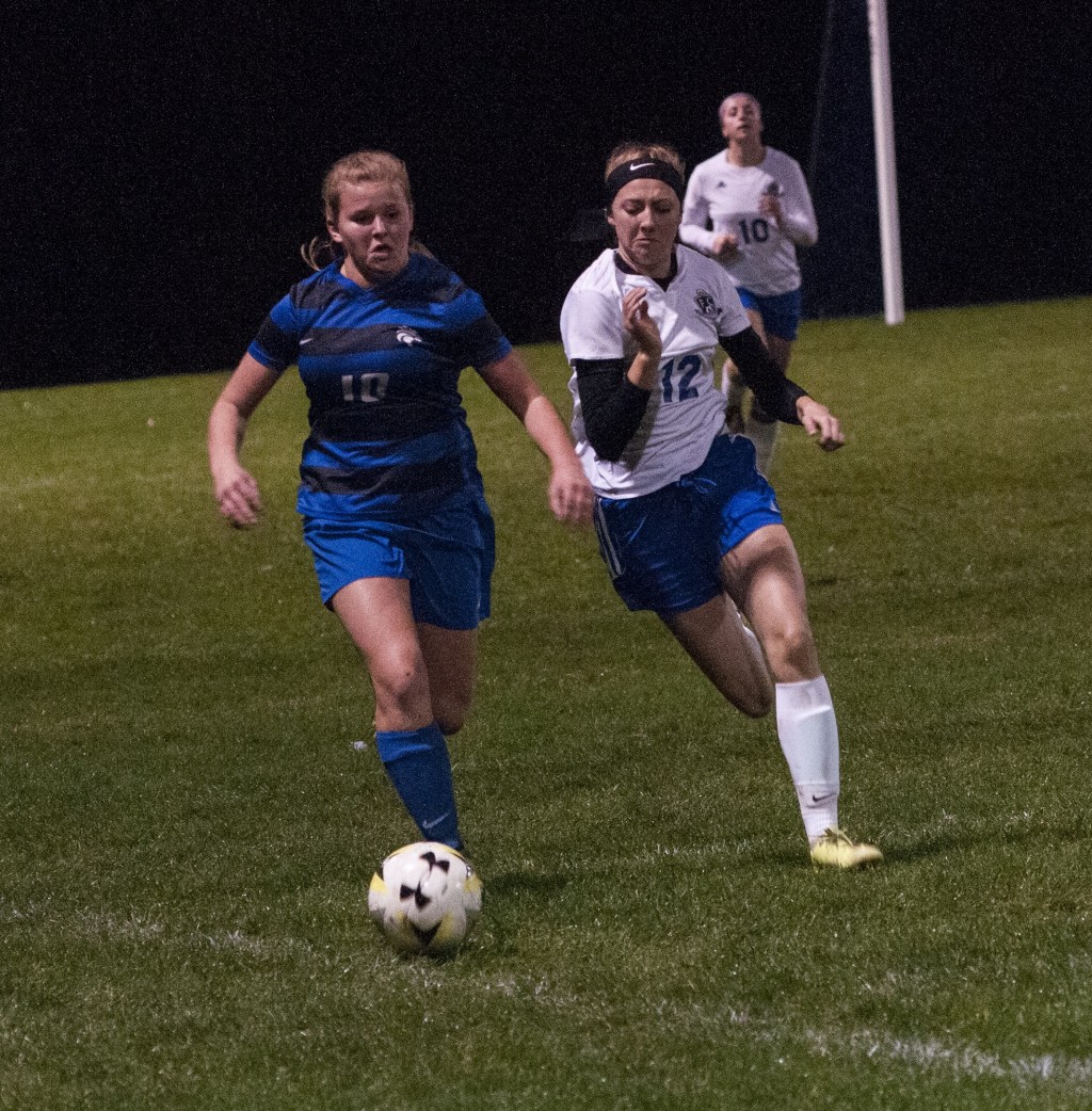 Eagles find offensive rhythm to roll past Wildcats 8-4