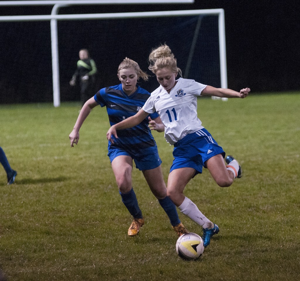 Eagles find offensive rhythm to roll past Wildcats 8-4