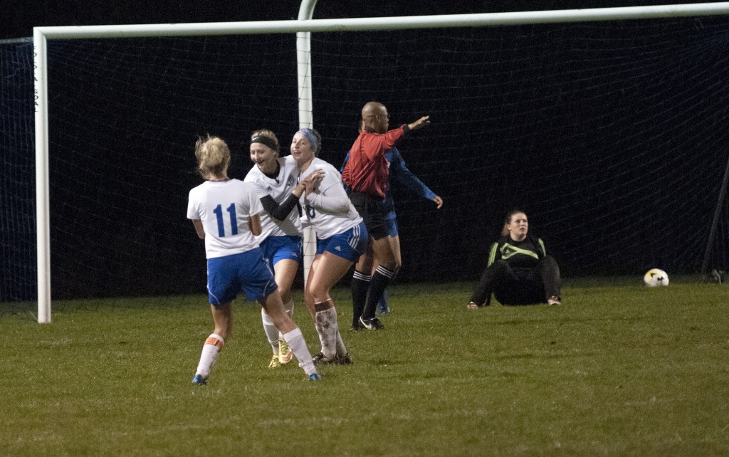 Eagles find offensive rhythm to roll past Wildcats 8-4