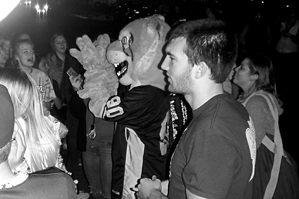 DAN HAMMOCK THE DAILY WORLD