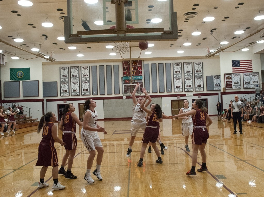 Kingston plunders Hoquiam in girls’ season-opening game
