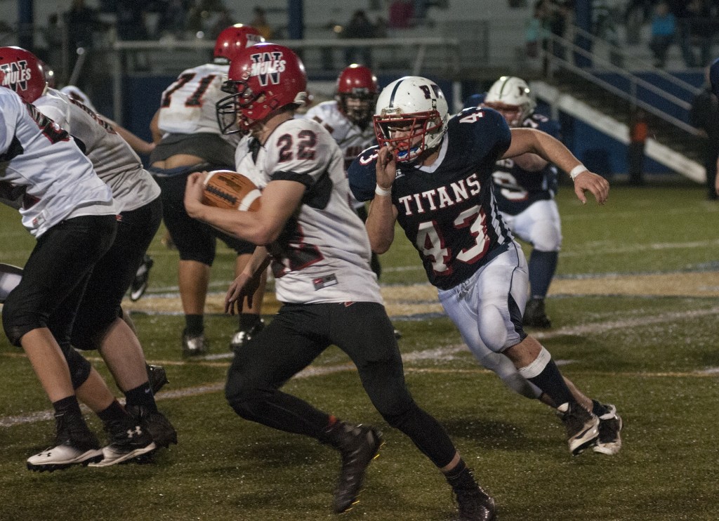 PWV powers through Wahkiakum, 36-6