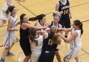 Hoquiam girls upend Bobcats, 42-31