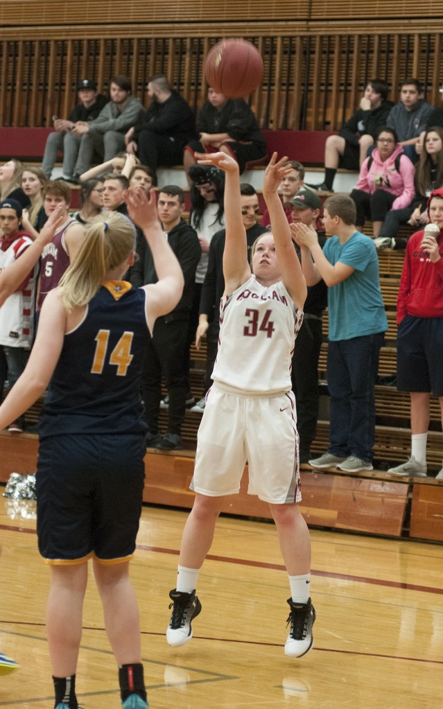 Hoquiam girls upend Bobcats, 42-31