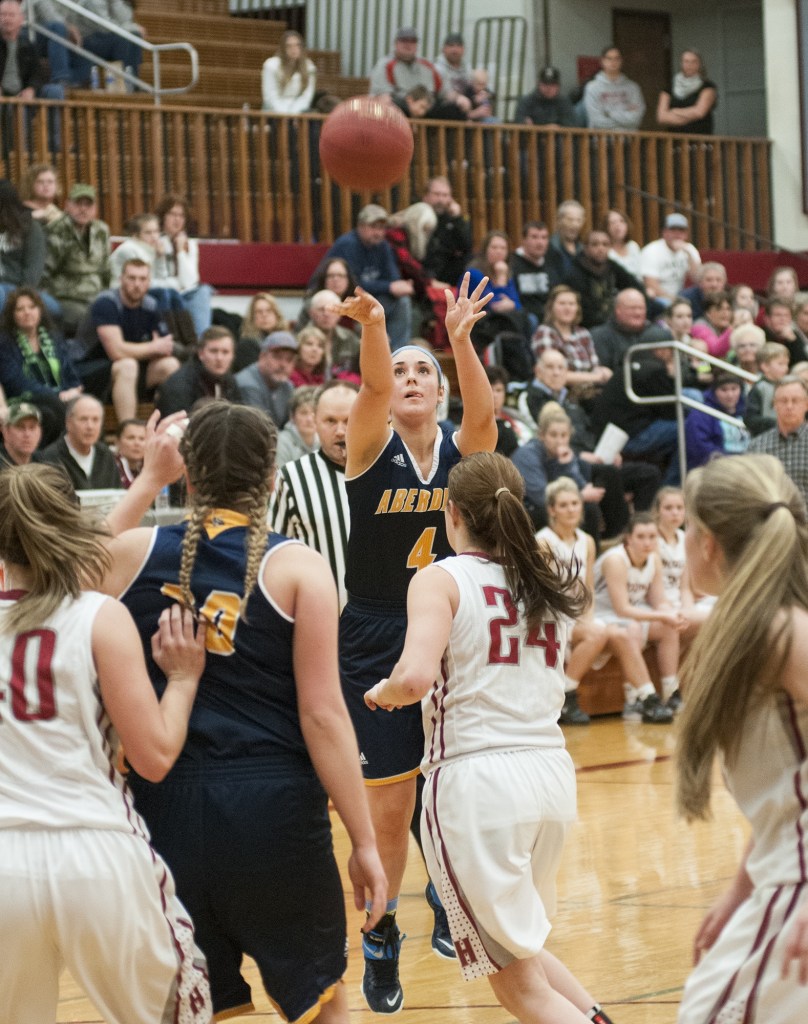 Hoquiam girls upend Bobcats, 42-31