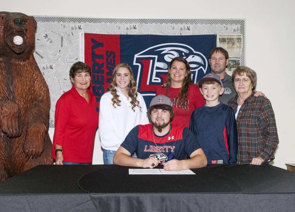 Hoquiam’s Skyler Jump signs with Liberty University to play baseball