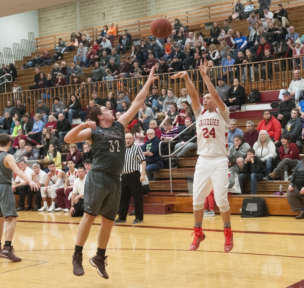 Jack Adams III resets Hoquiam’s career scoring record in Grizzlies’ rout of Montesano