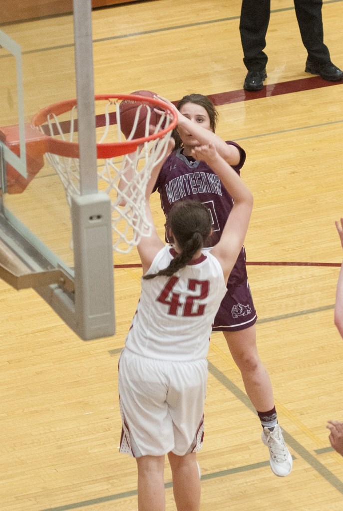 Montesano girls roll by Hoquiam, 66-30