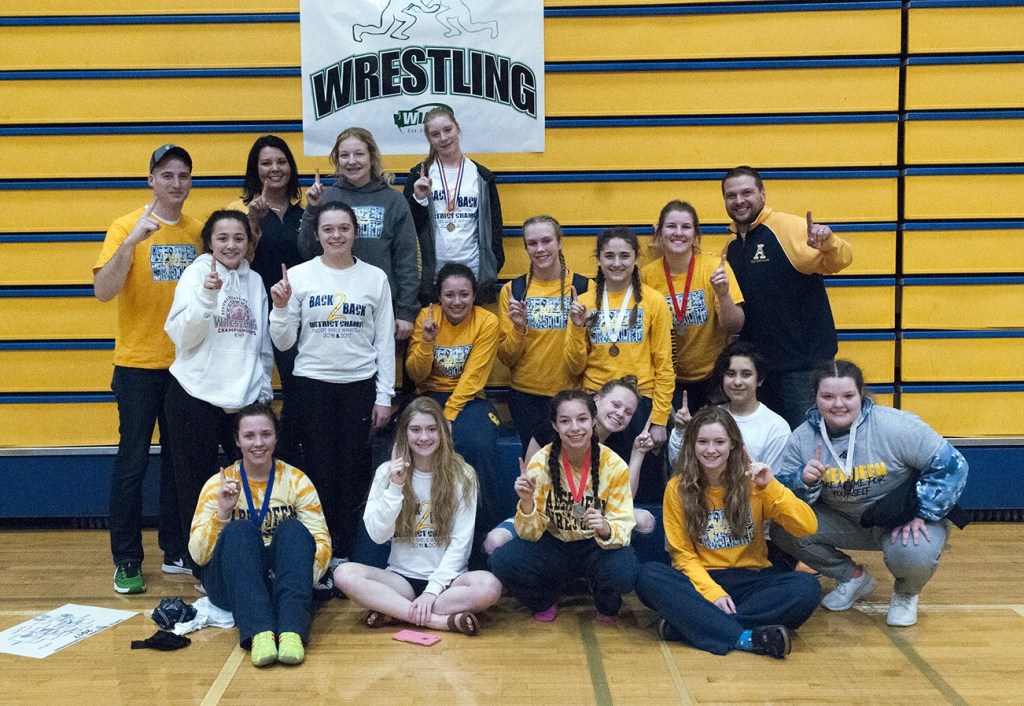 (Brendan Carl | The Daily World) Aberdeen poses for a picture after winning the team title on Saturday.