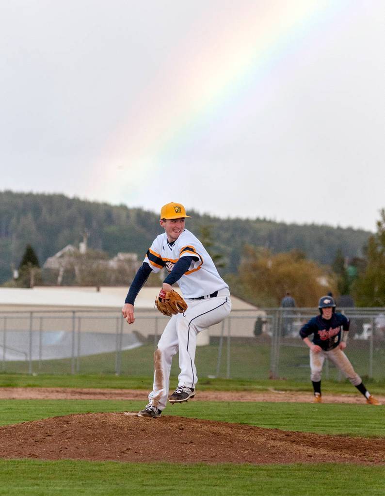Wolves pack up Bobcats in baseball doubleheader