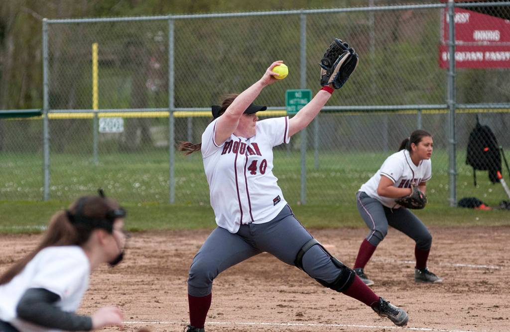 Elma knocks off Hoquiam in softball, 6-4