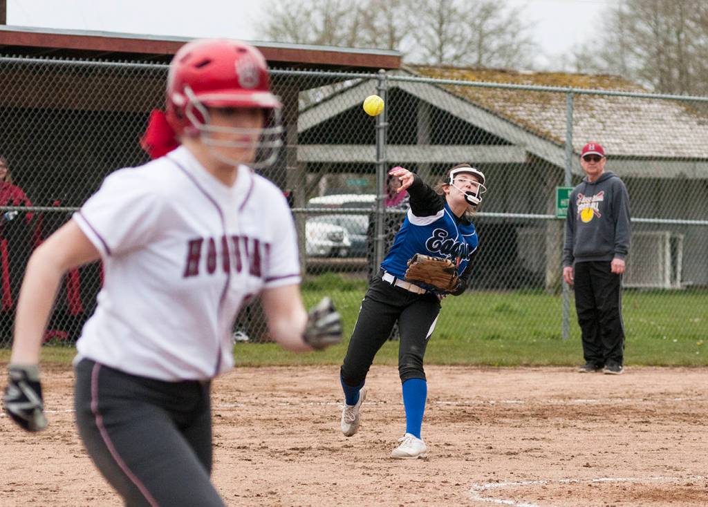 Elma knocks off Hoquiam in softball, 6-4