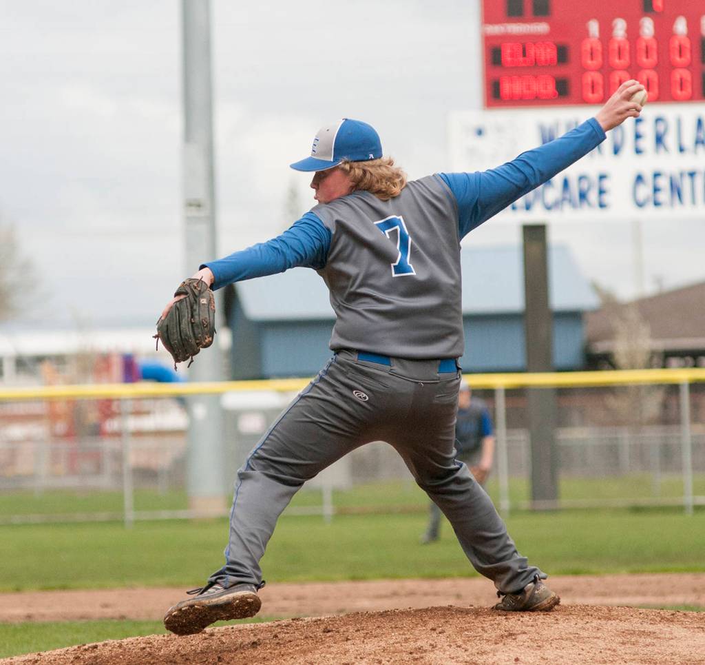 (Brendan Carl | The Daily World) Elma&rsquo;s Barrett Burbidge threw a shutout against Hoquiam on Thursday to win 4-0.