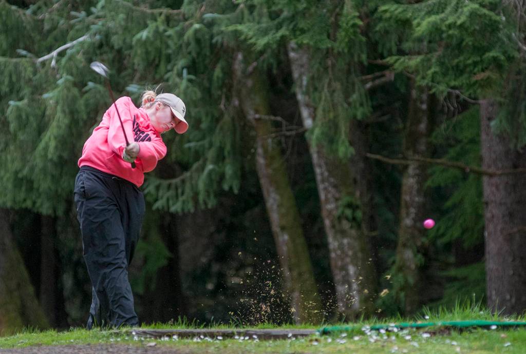 Hoquiam swings by La Center, Elma in girls golf