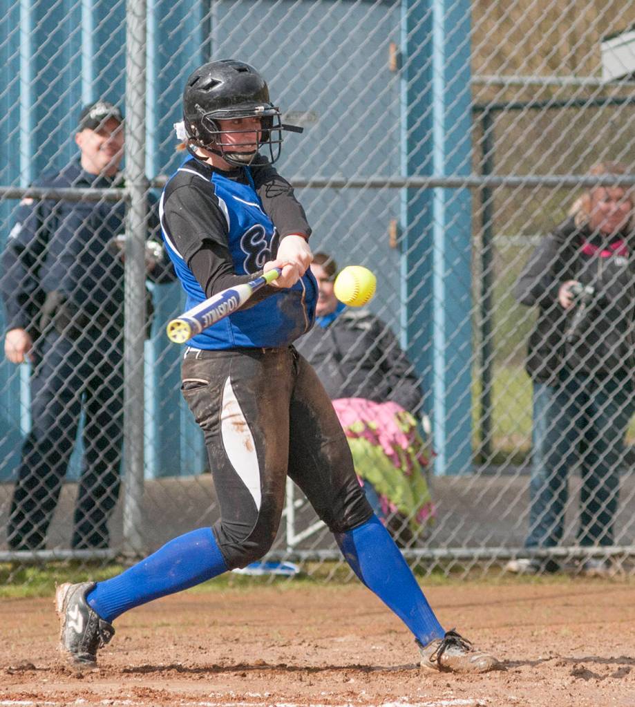 Bulldogs swing in the rain to beat Elma