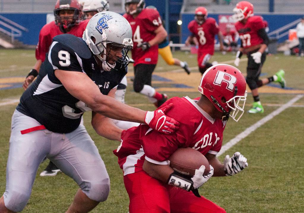 (Brendan Carl | The Daily World) Grays Harbor&rsquo;s Chris Cook raps up an Outlaw runner on Saturday.