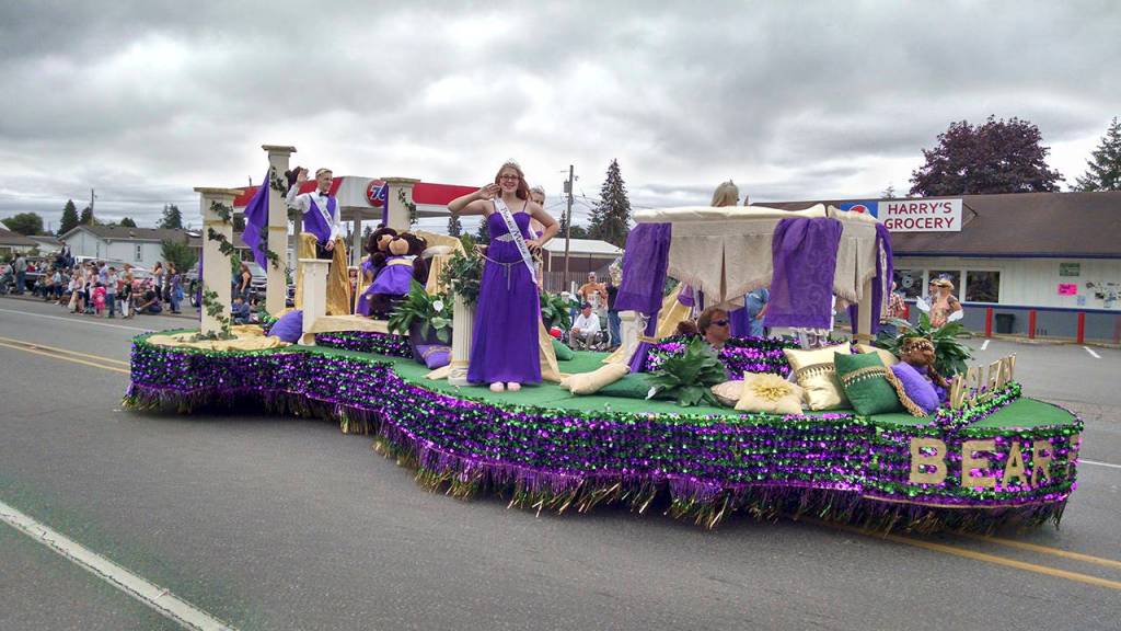 (File photo)                                The McCleary Bear Festival Court waves to the crowd during the 2016 Oakville Independence Day Parade.