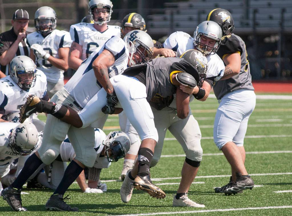 Late rally falls short in Bearcats’ season-ending loss, 26-24