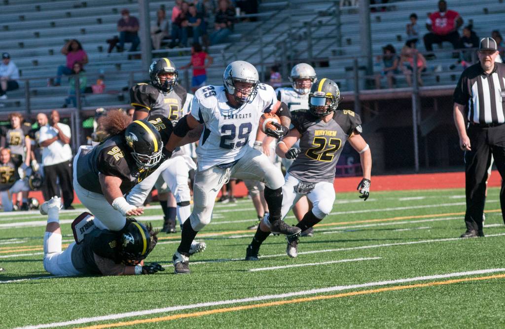 Late rally falls short in Bearcats’ season-ending loss, 26-24