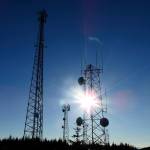 (Kat Bryant | The Daily World)                                The sun shines through the towers on Radar Ridge just before the eclipse begins.