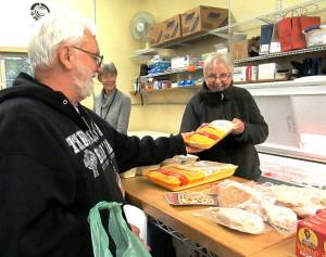 Safeway store in Aberdeen donates “near date” items to food banks