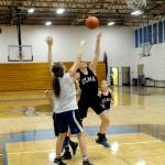 Elma girls embrace role as league favorites