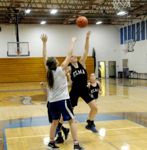 Elma girls embrace role as league favorites