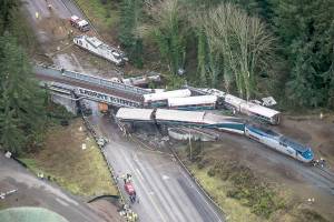 Fatal derailment snarls I-5