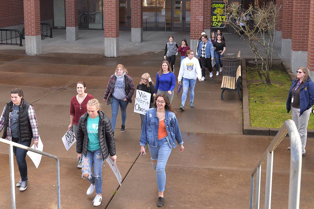 Local students join in national walkout to protest gun violence