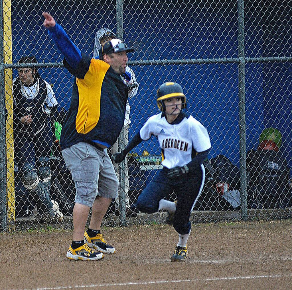 Aberdeen softball punches ticket to district tournament with decisive win over Centralia
