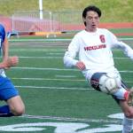 Hoquiam boys soccer falls flat in opening-round playoff loss to La Center
