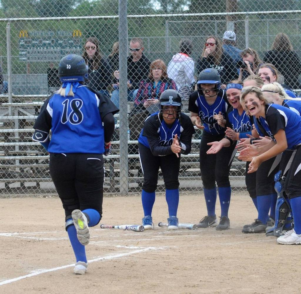 Softball Districts Roundup: Montesano, Pe Ell-Willapa Valley advance to championship games